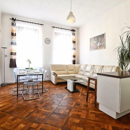 Spacious Cozy Apartments In Centre Прага Экстерьер фото
