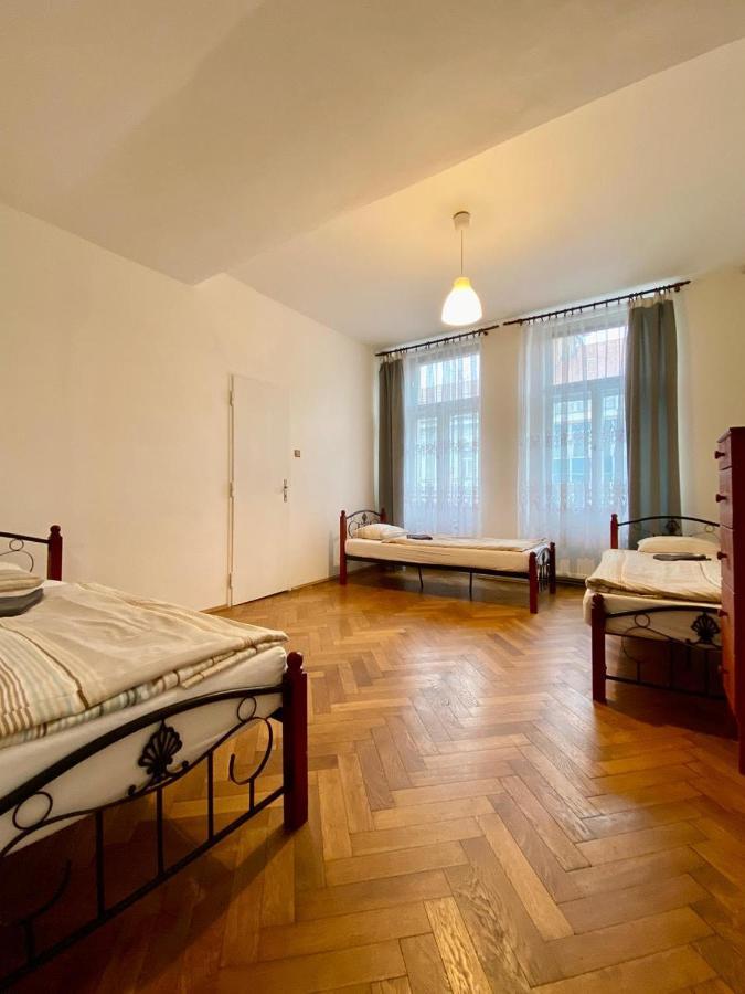 Spacious Cozy Apartments In Centre Прага Экстерьер фото