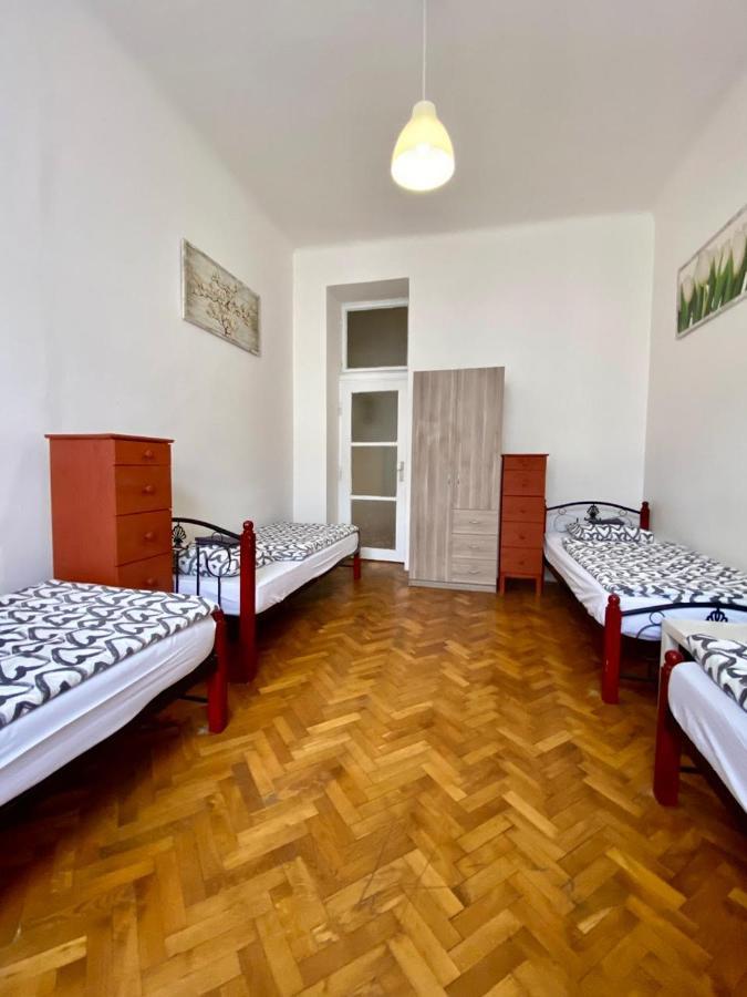 Spacious Cozy Apartments In Centre Прага Экстерьер фото