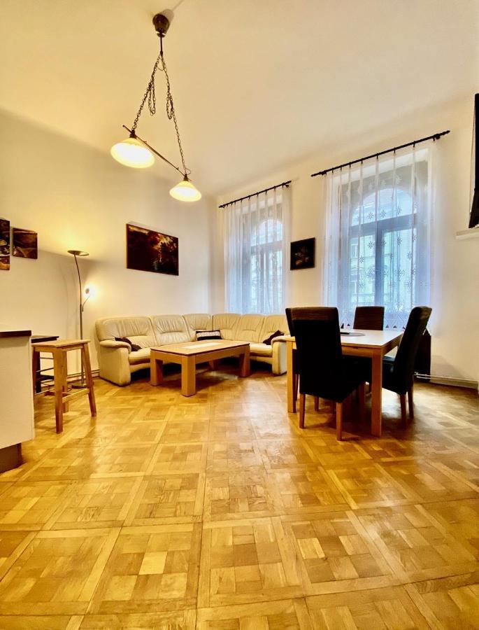 Spacious Cozy Apartments In Centre Прага Экстерьер фото
