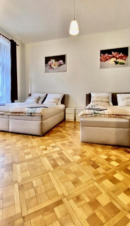 Spacious Cozy Apartments In Centre Прага Экстерьер фото