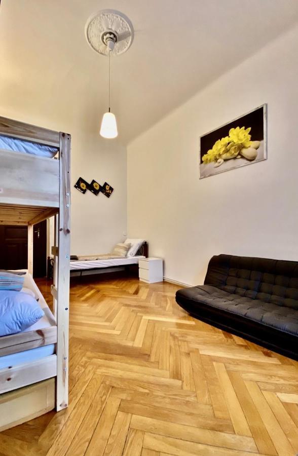 Spacious Cozy Apartments In Centre Прага Экстерьер фото