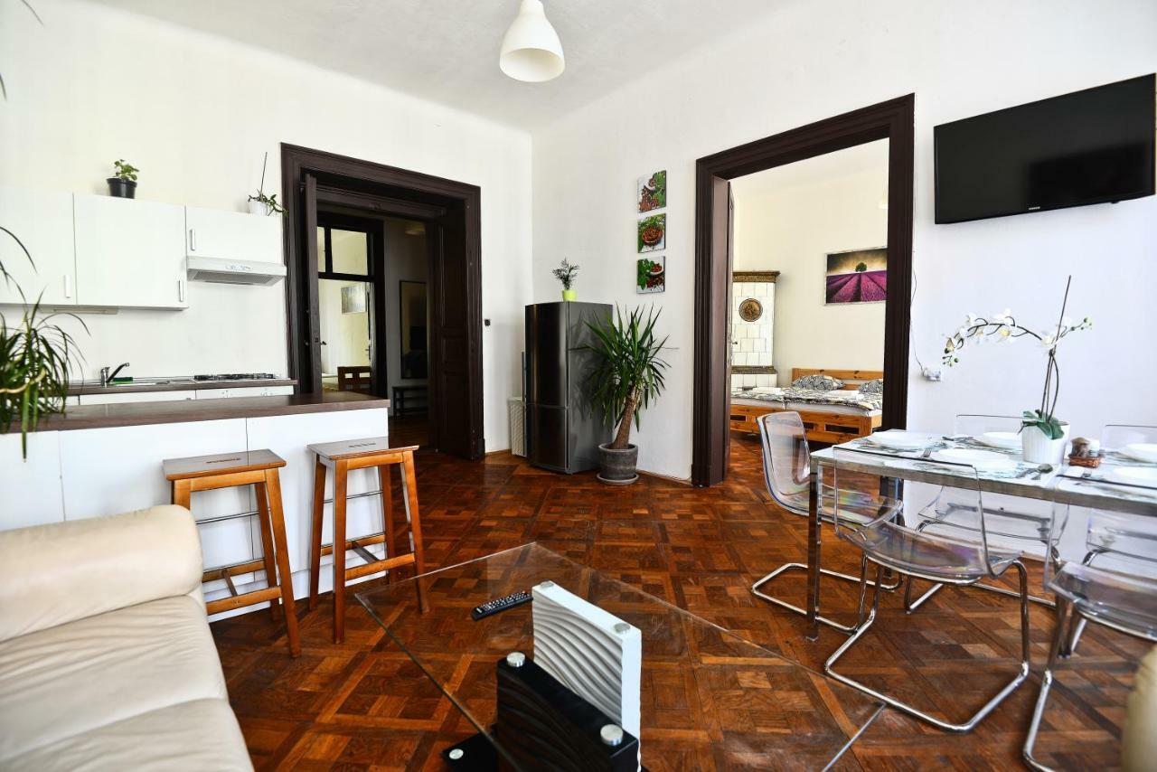 Spacious Cozy Apartments In Centre Прага Экстерьер фото