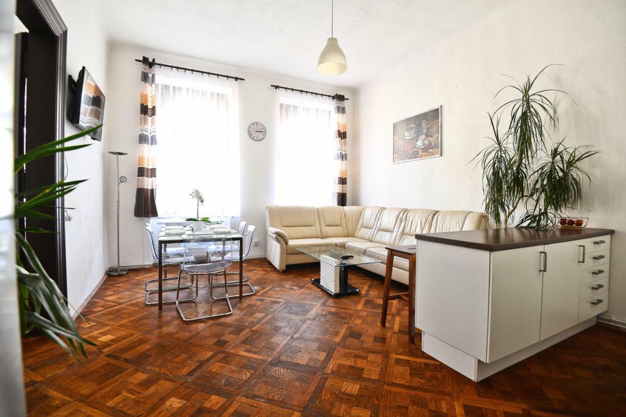 Spacious Cozy Apartments In Centre Прага Экстерьер фото