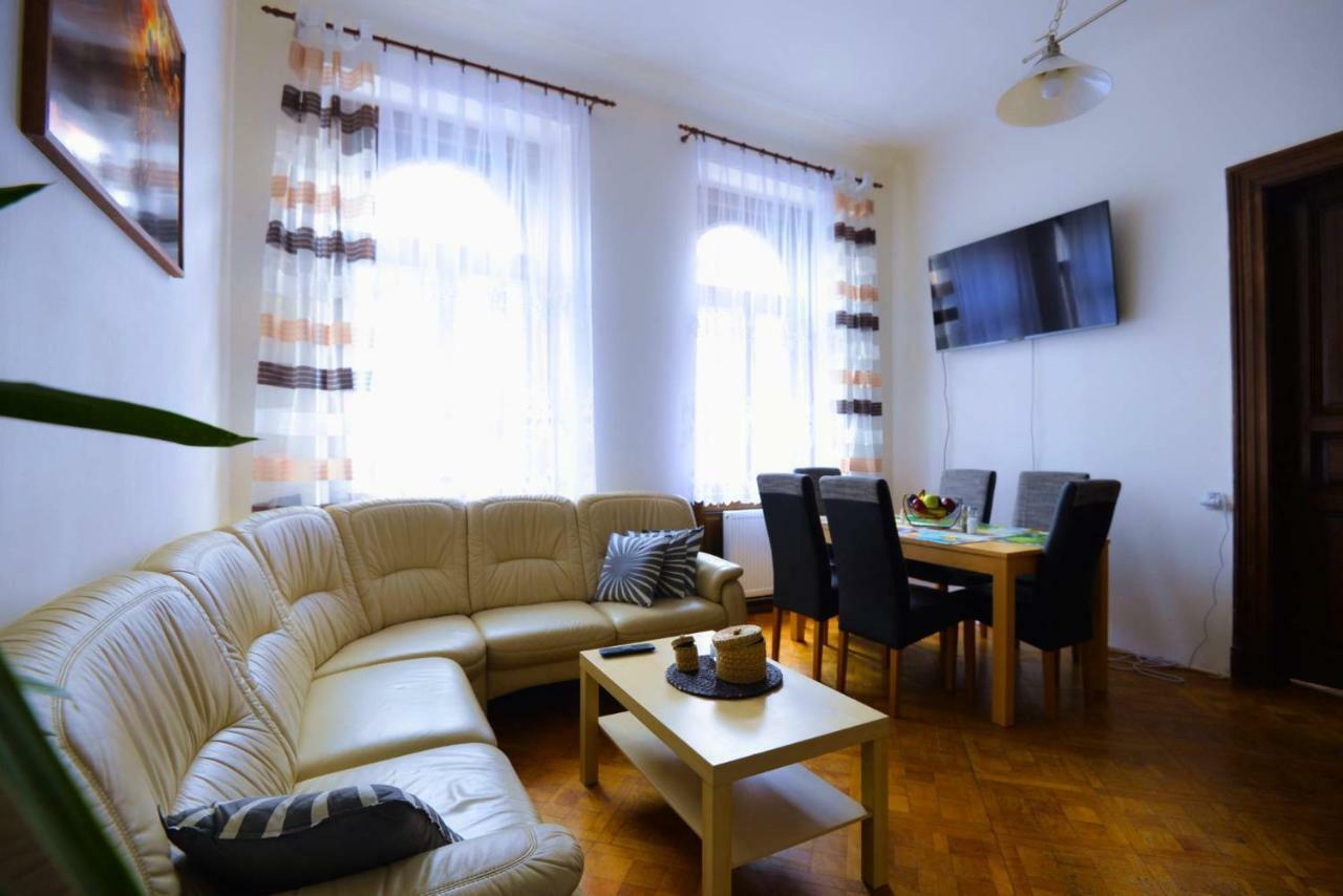 Spacious Cozy Apartments In Centre Прага Экстерьер фото