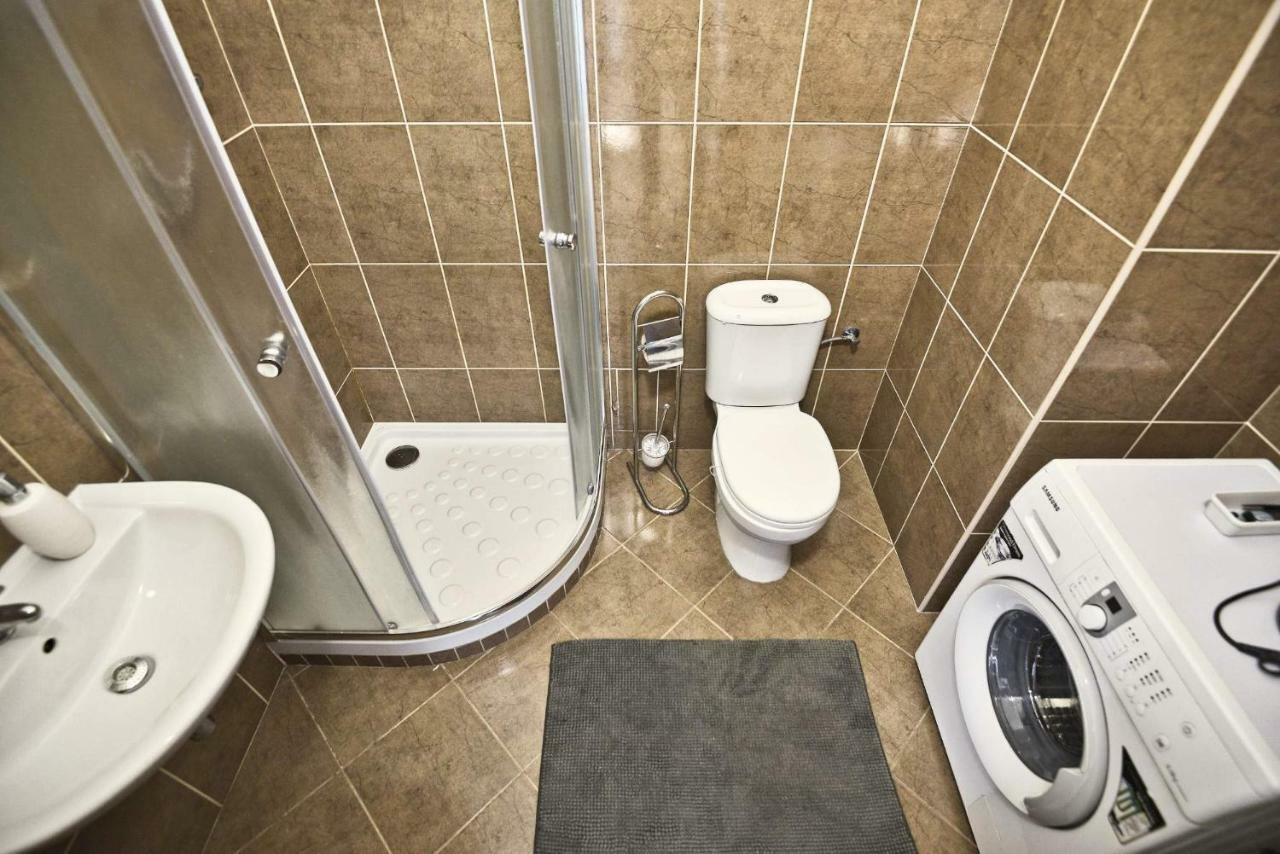 Spacious Cozy Apartments In Centre Прага Экстерьер фото