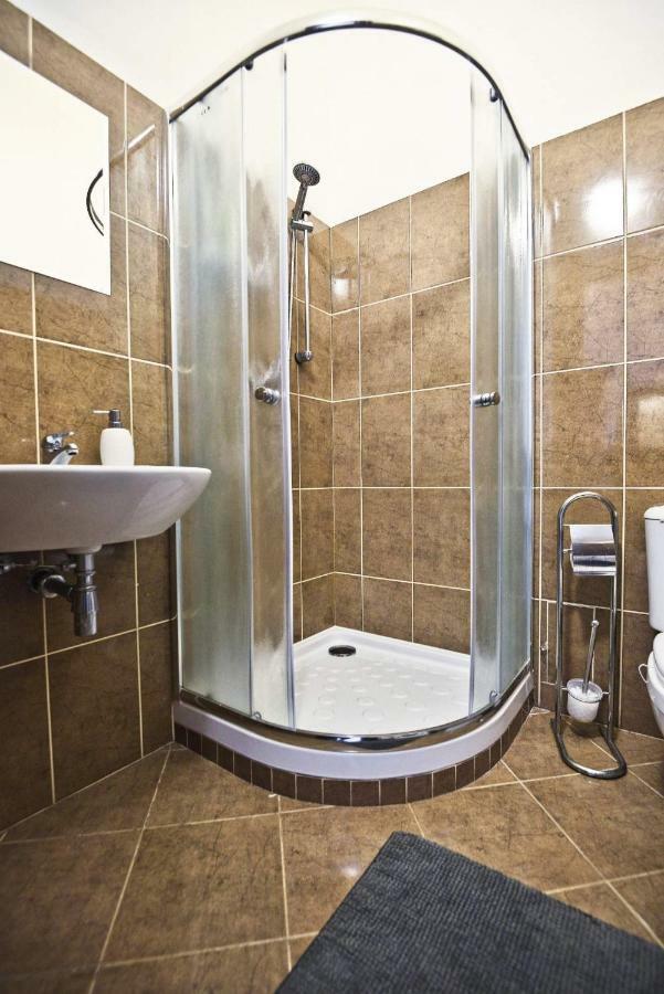 Spacious Cozy Apartments In Centre Прага Экстерьер фото