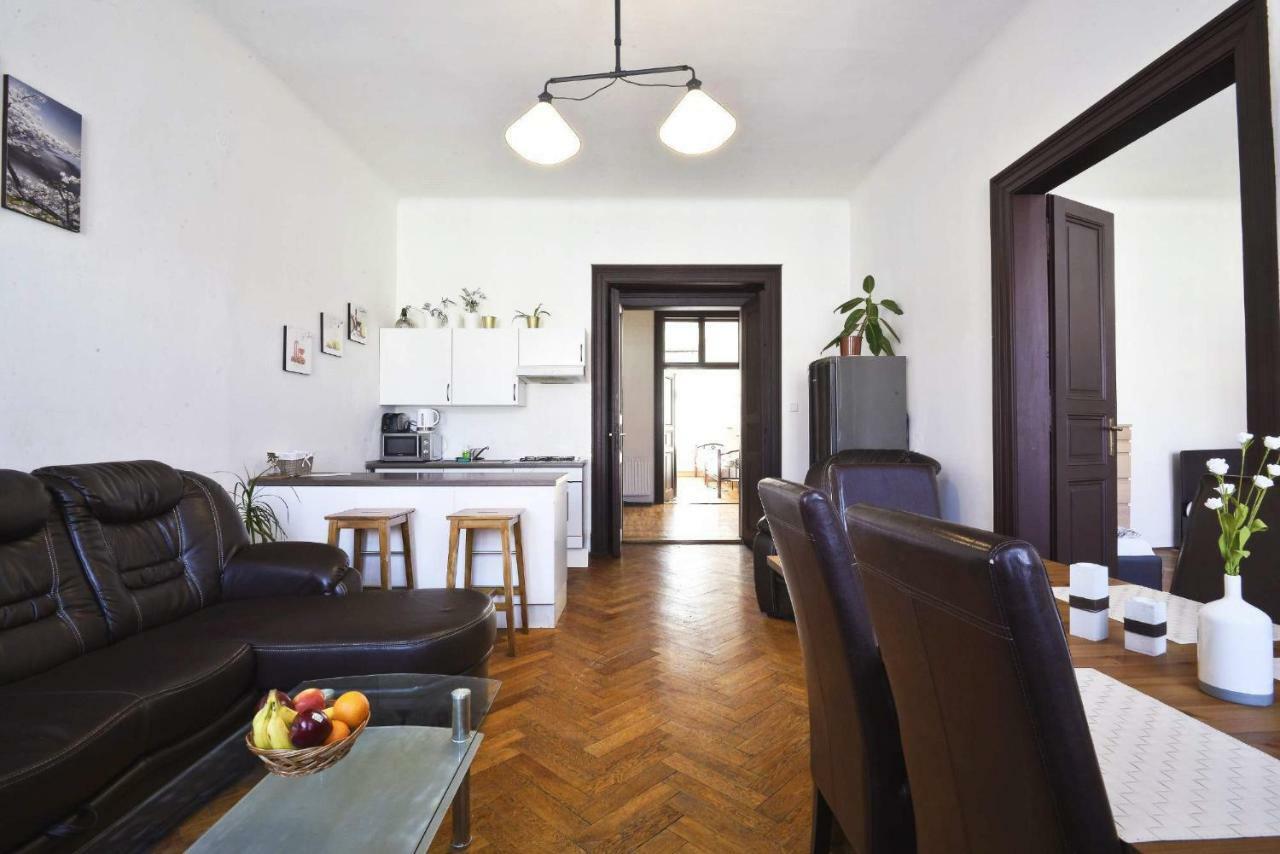 Spacious Cozy Apartments In Centre Прага Экстерьер фото
