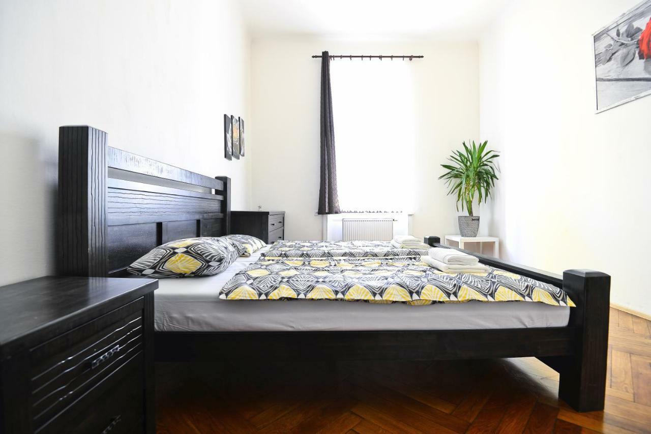 Spacious Cozy Apartments In Centre Прага Экстерьер фото