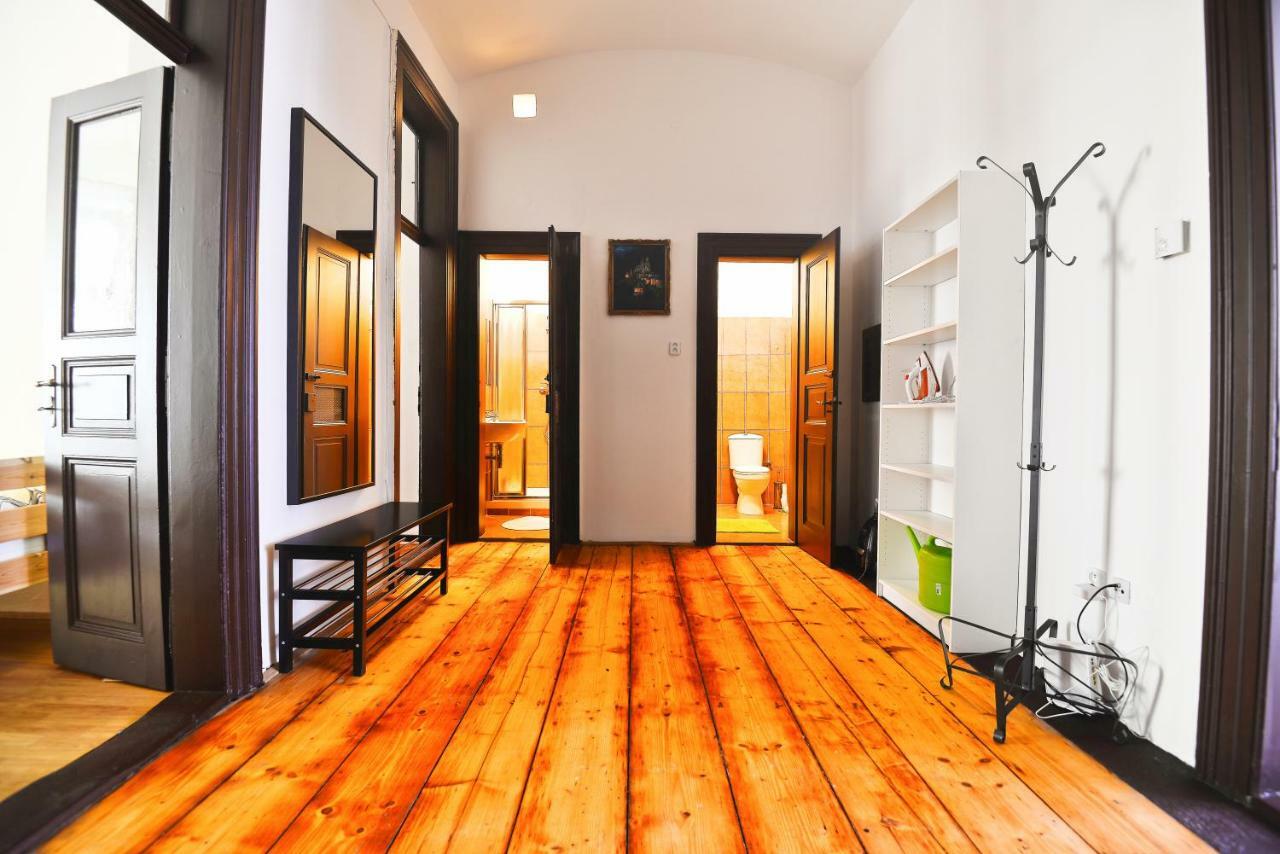 Spacious Cozy Apartments In Centre Прага Экстерьер фото