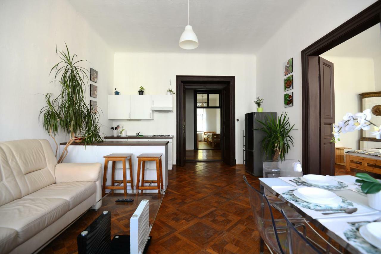 Spacious Cozy Apartments In Centre Прага Экстерьер фото