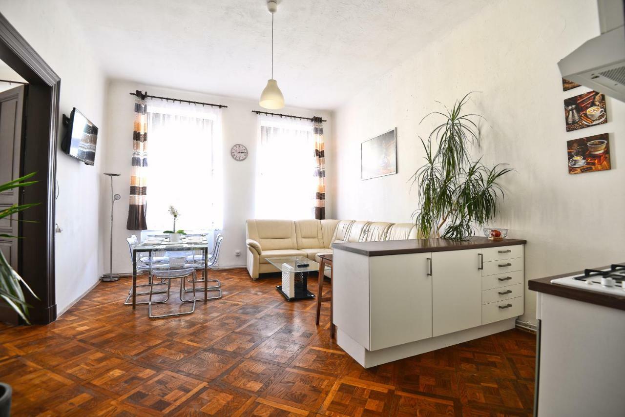 Spacious Cozy Apartments In Centre Прага Экстерьер фото