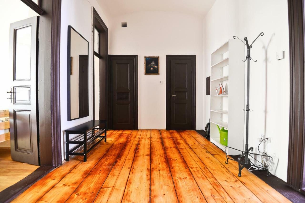 Spacious Cozy Apartments In Centre Прага Экстерьер фото