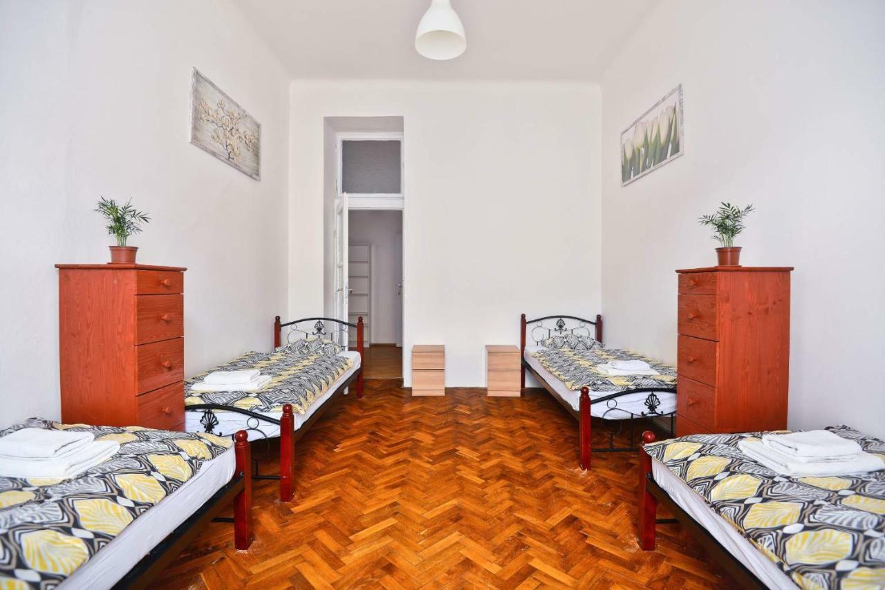 Spacious Cozy Apartments In Centre Прага Экстерьер фото