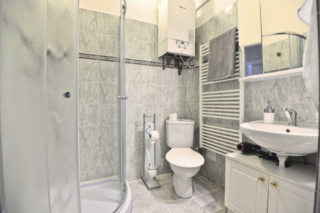 Spacious Cozy Apartments In Centre Прага Экстерьер фото