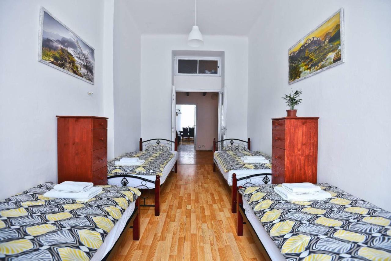 Spacious Cozy Apartments In Centre Прага Экстерьер фото