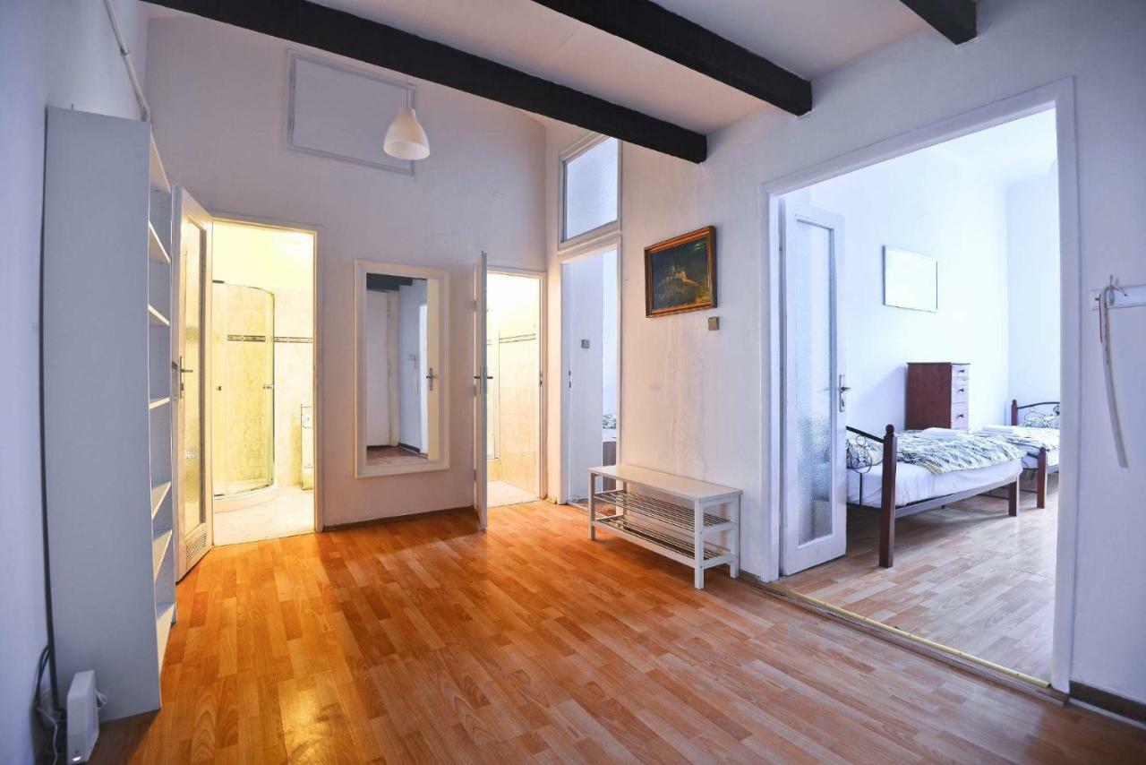 Spacious Cozy Apartments In Centre Прага Экстерьер фото