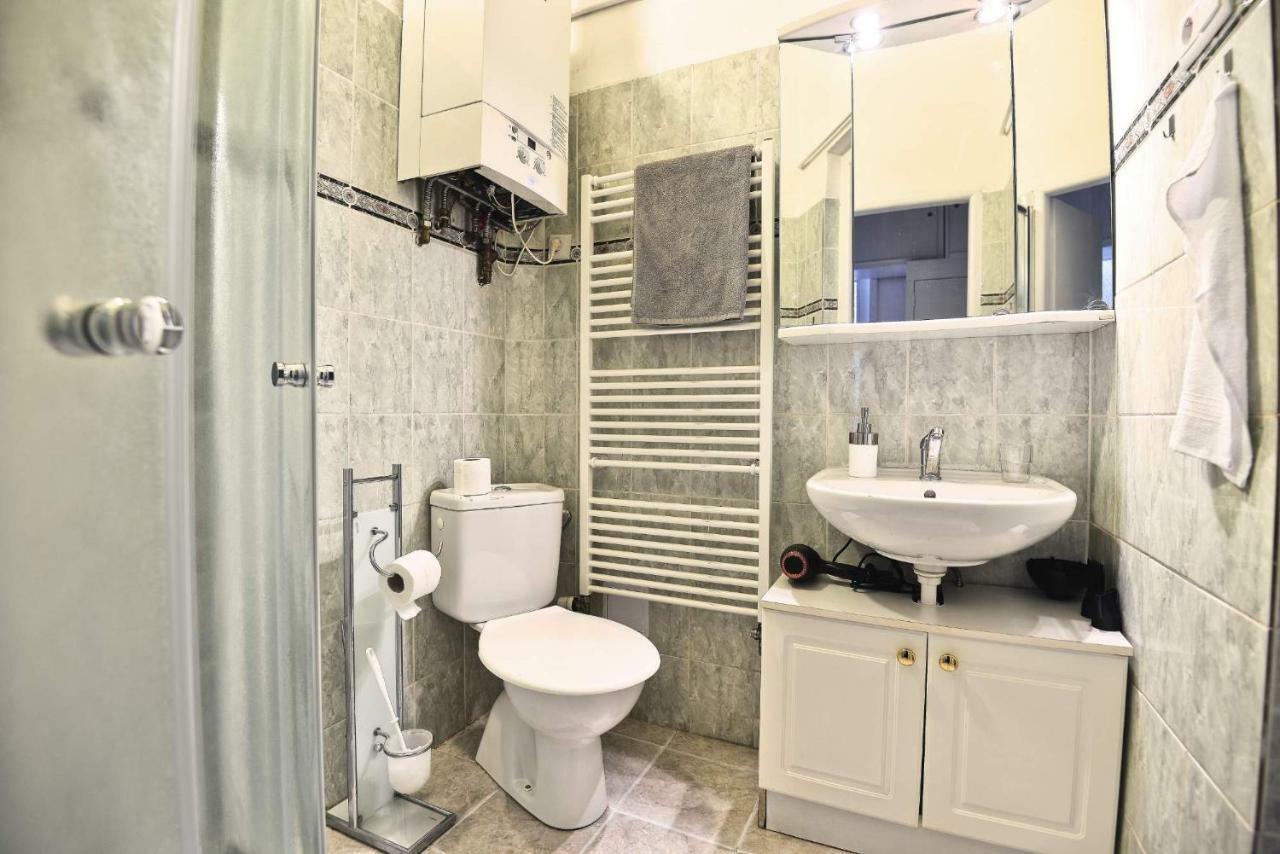 Spacious Cozy Apartments In Centre Прага Экстерьер фото