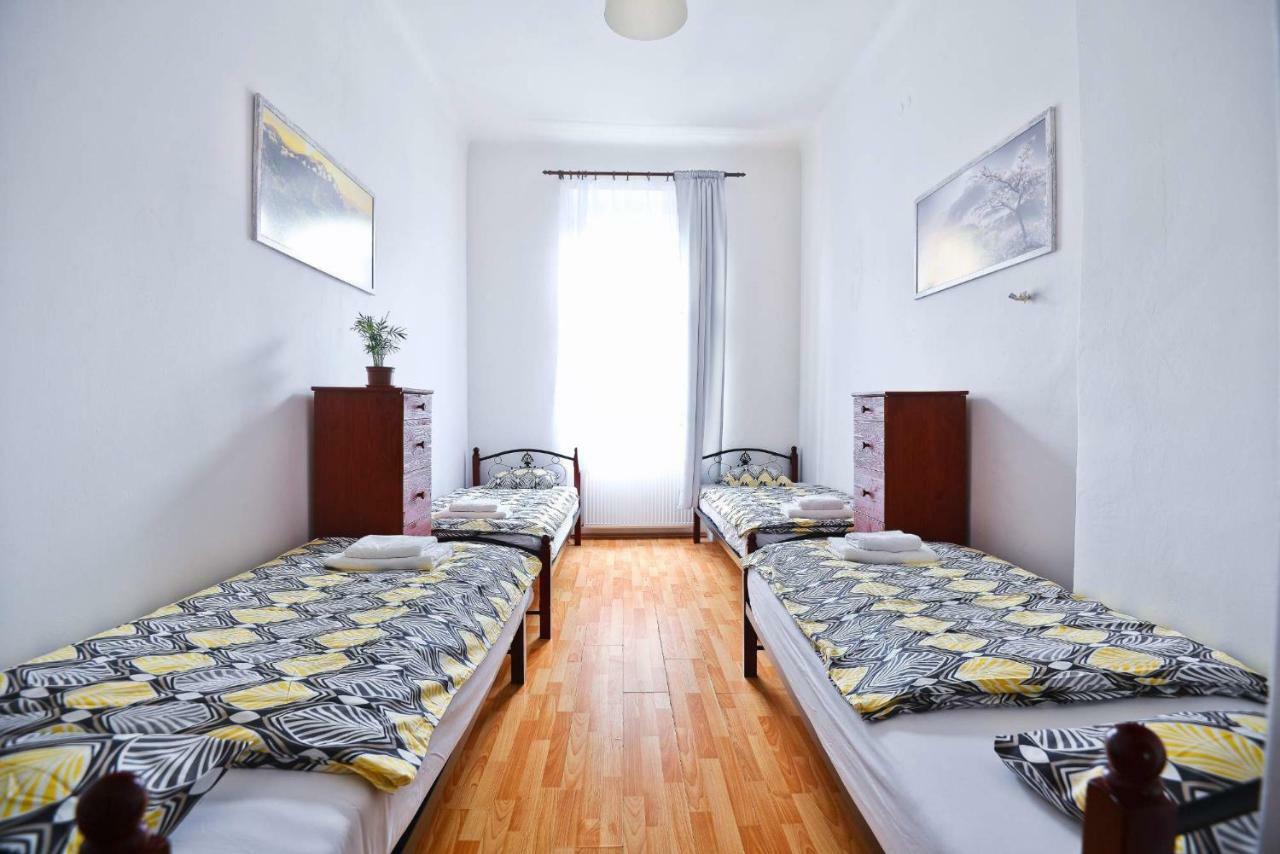 Spacious Cozy Apartments In Centre Прага Экстерьер фото