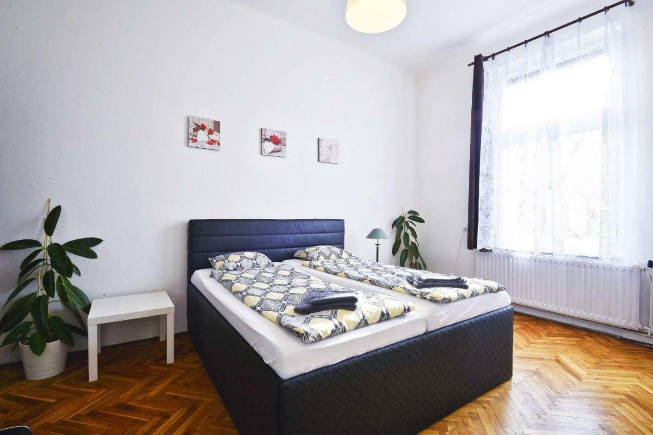 Spacious Cozy Apartments In Centre Прага Экстерьер фото