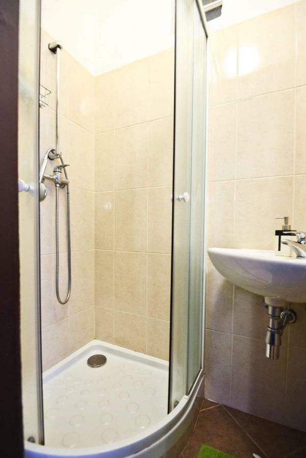Spacious Cozy Apartments In Centre Прага Экстерьер фото