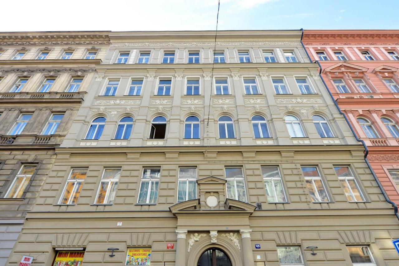 Spacious Cozy Apartments In Centre Прага Экстерьер фото